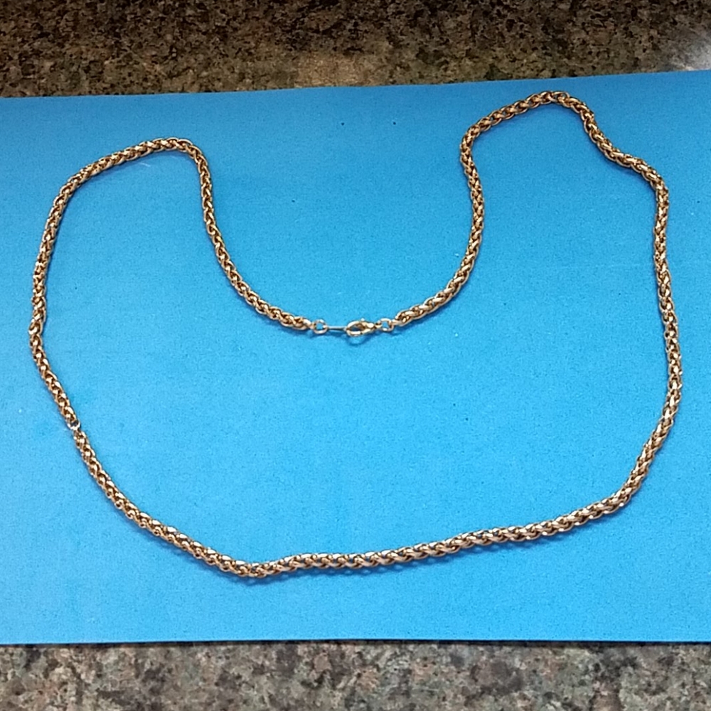 29" Gold Tone Neck Chain.